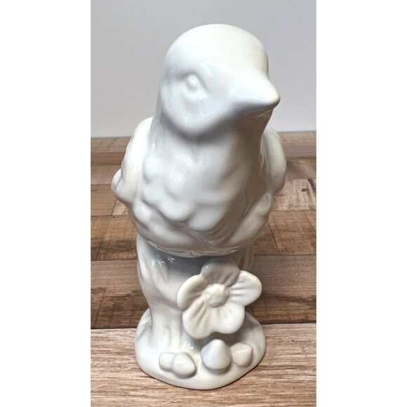 Vintage White Ceramic Bird Figurine On Floral Base Glossy Finish Collectible Hom - Picture 4 of 4